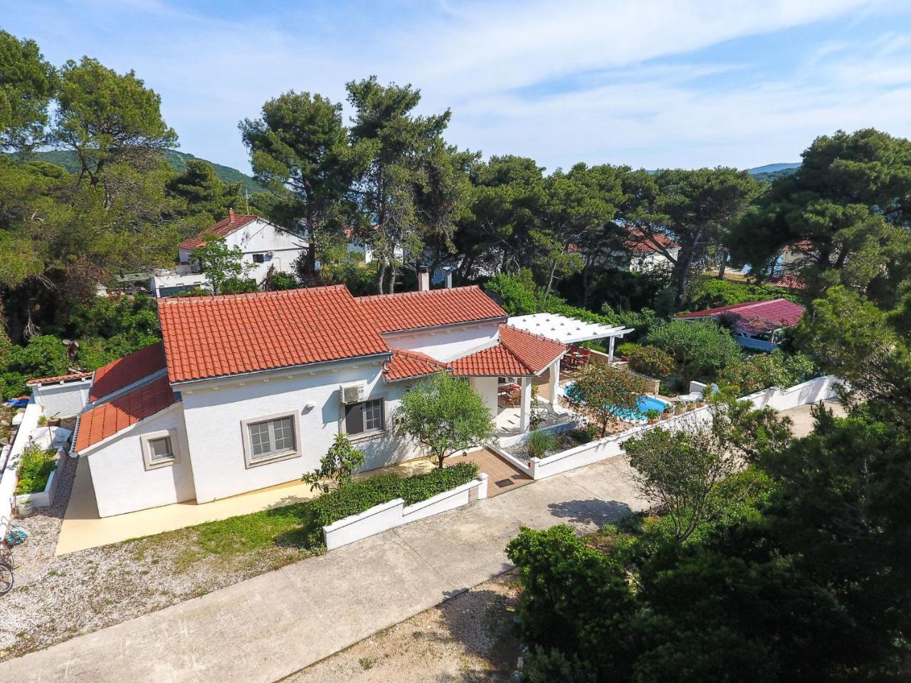 Spacious Holiday Home In Molat With Pool Brgulje Exterior photo